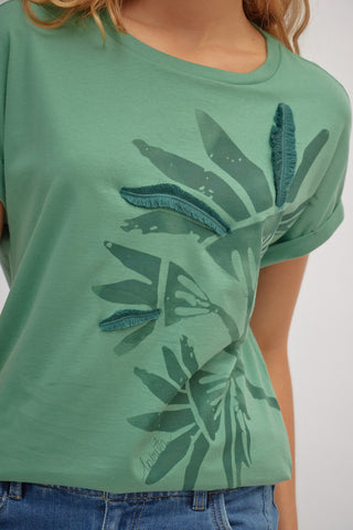 Camiseta Estampada con Bordado Flor De Luna